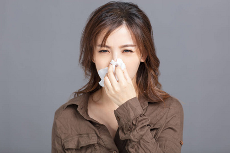 女士 疾病 医学 打喷嚏 喉咙 感染 冬天 女人 流感 病毒