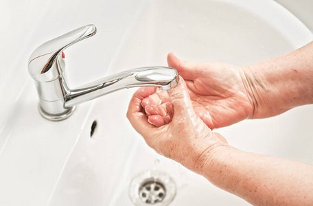 飞溅 气泡 健康 棕榈树 照顾 浴室 清洗 消毒 老年人