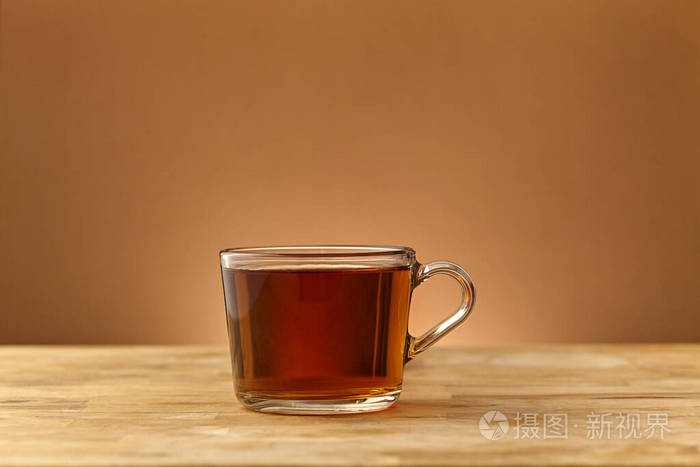 茶色背景的玻璃杯 闭合 照片 正版商用图片2bxxhg 摄图新视界