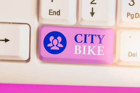 手写文字书写城市自行车。概念意义设计为通过同样平坦的城市地区的定期短途乘车。