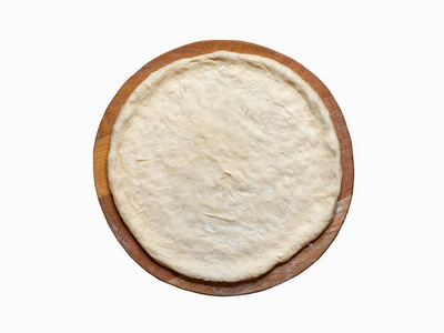 在木材上的披萨孤立地在木板上擀生面团照片