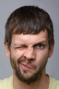情绪 头发 手势 面对 四十 胡子 眼睛 男人 肖像 俄语