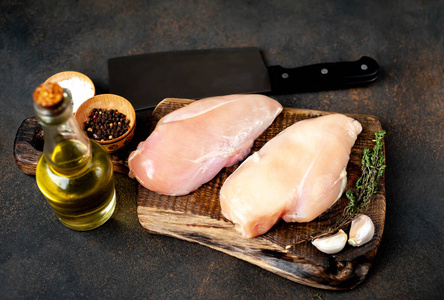 母鸡 迷迭香 营养 肉片 石板 生的 厨房 家禽 食物 烹饪