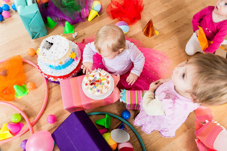 幼儿园生日派对图片