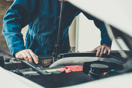 齿轮 发动机 商业 男人 修理 工具 汽车 车库 检查 技工
