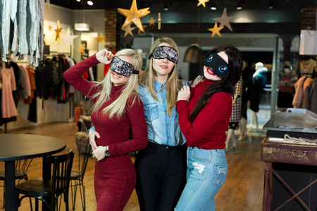 一家睡眠图片 一家睡眠素材 一家睡眠插画 摄图新视界