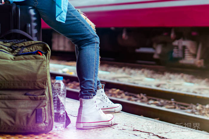 经验 乘客 等待 手提箱 旅行 夏天 火车 行走 背包客