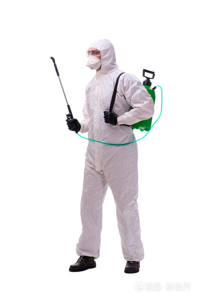 冠状病毒概念中的年轻男性承包商消毒