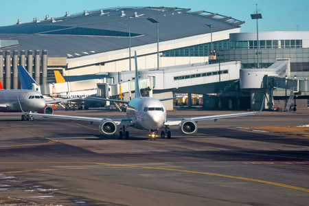 商业 跑道 空气 航空 航空公司 客机 旅游业 滑行道 天空