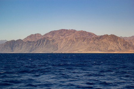 小山 美丽的 地平线 海洋 旅行 岩石 风景 全景图 夏天