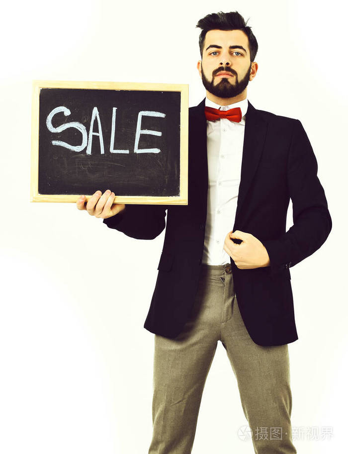 留着胡子的白种人留着小胡子上面写着卖东西的字样