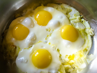 小吃 蛋黄 特写镜头 美味的 自制 黄油 煎蛋 早晨 平底锅