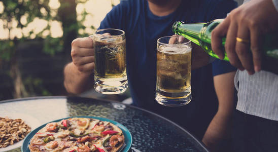 酒精 男人 饮料 披萨 收集 啤酒 享受 晚餐 乐趣 会议