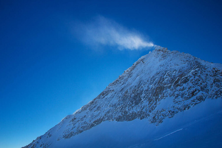 举起 阿尔卑斯山 小山 斜坡 滑雪 高的 寒冷的 运动 旅行