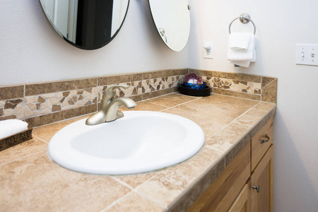 盆地 瓦片 家具 虚荣 奢侈 瓷器 卫生间 简单的 镜子
