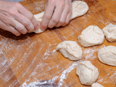 过程 特写镜头 面包师 面粉 手指 手工制作的 意大利语