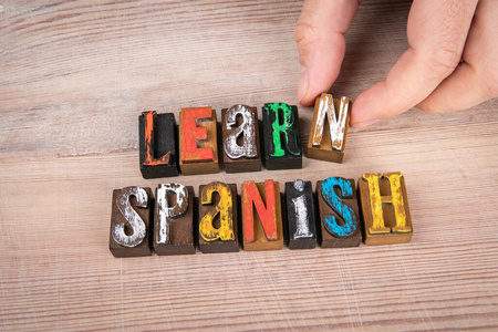 学西班牙语。互联网培训课程和网络研讨会概念