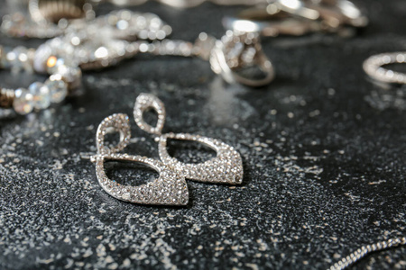 美丽的 钻石 配件 奢侈 趋势 时尚 耳环 戒指 魅力 珠宝