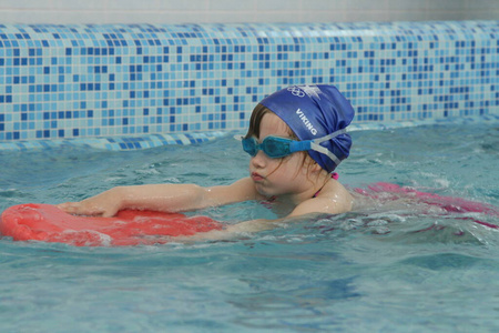 游泳 帽子 女孩 游泳运动员 运动 玻璃杯 健康