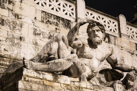 罗马威尼斯广场的亚得里亚海喷泉