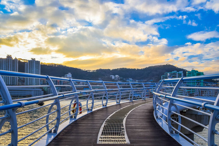 旅行者 运输 港口 环境 地标 风景 旅行 场景 步行 电缆