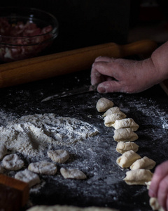 糕点 奶奶 自制 切割 面包 烹调 厨房 食物 特写镜头