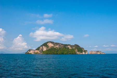 海滨 岩石 风景 沿海 阳光 夏天 绿松石 旅游业 波动