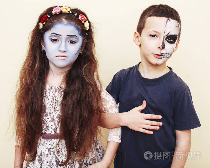 僵尸启示录儿童概念生日派对庆典脸上画着孩子们死去的新娘疤脸僵尸