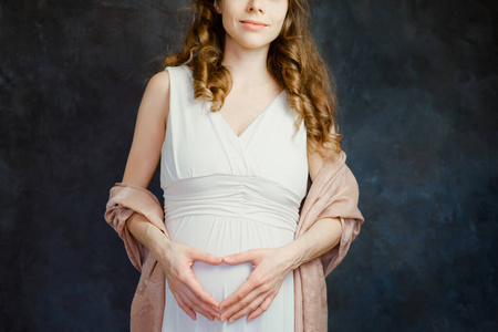 产妇的母亲图片-产妇的母亲素材-产妇的母亲插画-摄图新视界