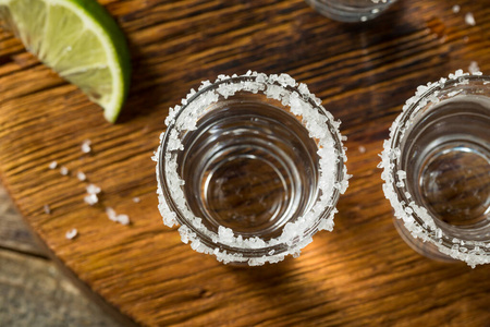 酒吧 石灰 墨西哥 透明的 射击 食物 朗姆酒 液体 酒精