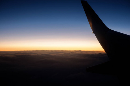 旅行 阳光 海洋 地平线 云景 航班 高的 发光 航空 反射