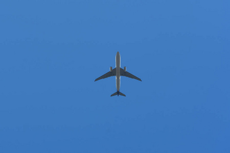 底部 高的 发动机 轮廓 空气 天线 到达 特写镜头 飞行