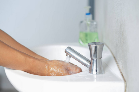 身体 手指 病毒 水龙头 冠状病毒 细菌 洗涤 保护 医疗保健
