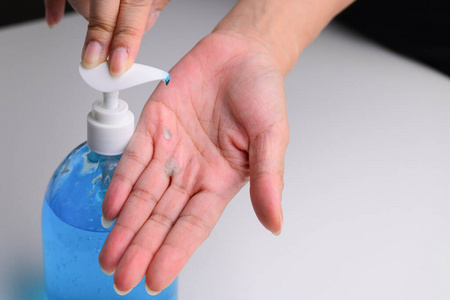 感染 洗剂 手指 凝胶 皮肤 照顾 酒精 人类 瓶子 女人