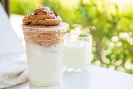 乳制品 牛奶 咖啡馆 赶时髦的人 甜点 拿铁 液体 夏天