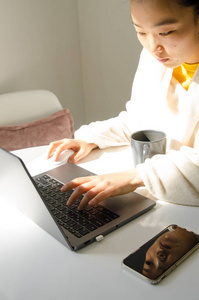 博客 教育 女人 计算机 通信 面对 自由职业者 光晕 笔记本电脑