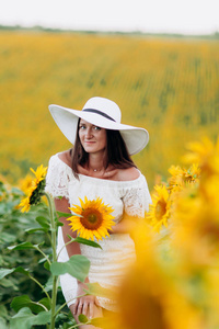 天空 白种人 太阳 帽子 盛开 自然 乐趣 女人 健康 肖像
