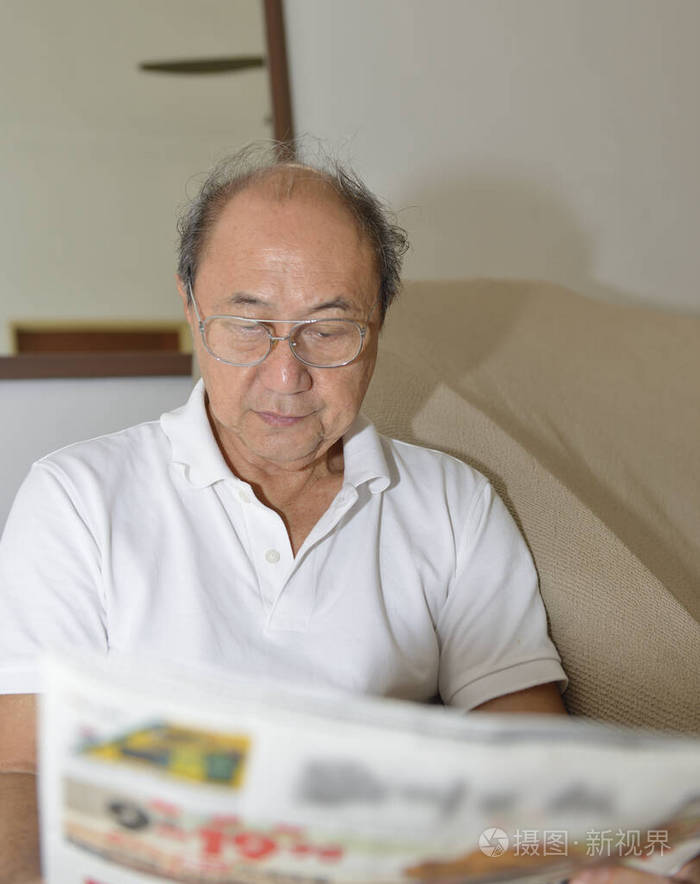 面对 祖父 父亲 皱纹 年龄 爷爷 瓷器 成熟 报纸 中国人
