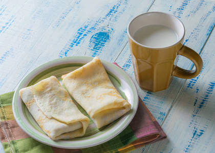 煎饼 黄油 小麦 面粉 牛奶 自制 面包店 热的 早餐 蜂蜜