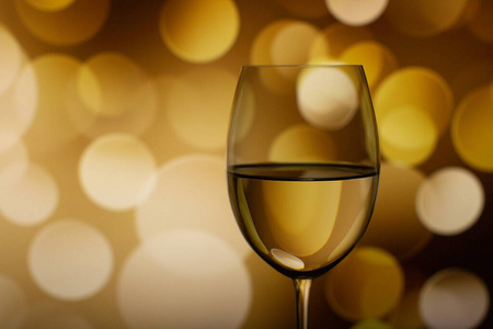 庆祝 酒杯 反射 液体 酒精 新的 葡萄酒 桌子 香槟 圣诞节