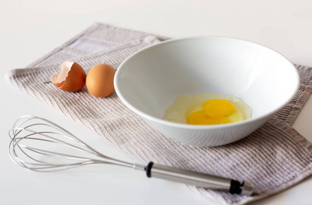 煎蛋卷 鸡蛋 美味的 烹饪 金属 蛋黄 制作 搅打 烹调