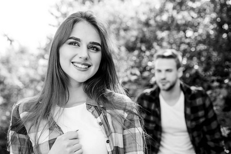 一见钟情.如果女人知道你喜欢她,她会有什么反应.纯粹的感情.