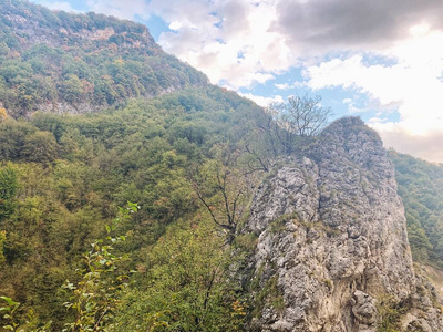 美丽的 山谷 旅游业 乡村 旅行 风景 公园 冒险 徒步旅行