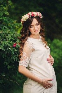 阳光 紫罗兰 花的 肖像 白种人 母亲 连衣裙 美丽的 怀孕
