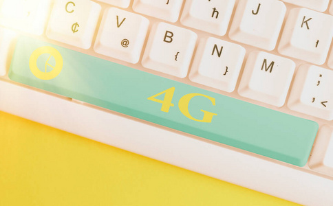 写笔记显示4G。商业照片显示移动通信标准无线互联网接入速度更快。