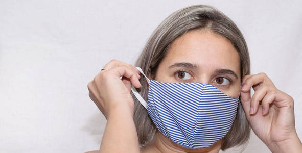 戴着医用面罩的女孩免受病毒和细菌的侵害
