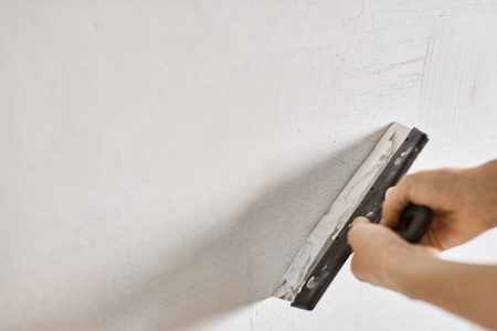 泥刀 工人 改进 工艺 在室内 涂层 填满 粘贴 水泥 纹理