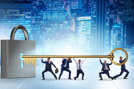 商人用钥匙开启新机遇照片