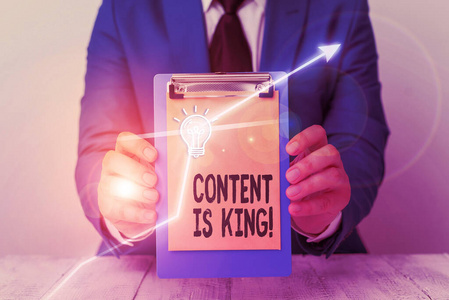 写便条显示内容为王。商业照片展示营销重点日益增长的能见度免费搜索结果。