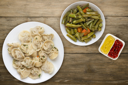 蔬菜 馄饨 小茴香 面团 饺子 热的 小吃 午餐 餐厅 烹调